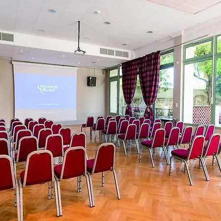 فندق Bleues Royal Westminster مينتون