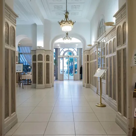 Bleues Royal Westminster Ментона