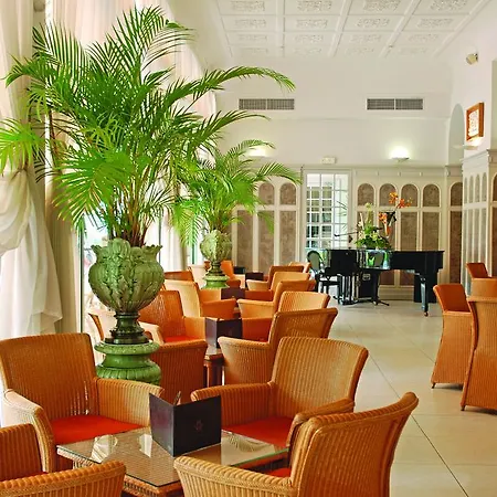 Bleues Royal Westminster فندق مينتون