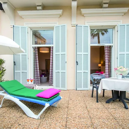 Bleues Royal Westminster فندق 3*