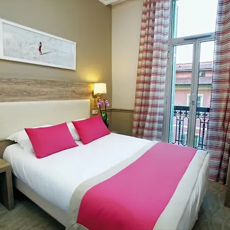 Отель Bleues Royal Westminster 3*