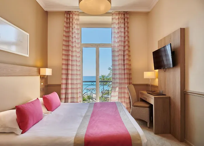 Bleues Royal Westminster 3* مينتون