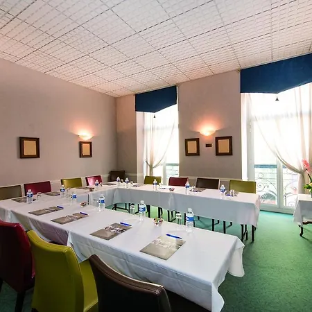 Отель Bleues Royal Westminster